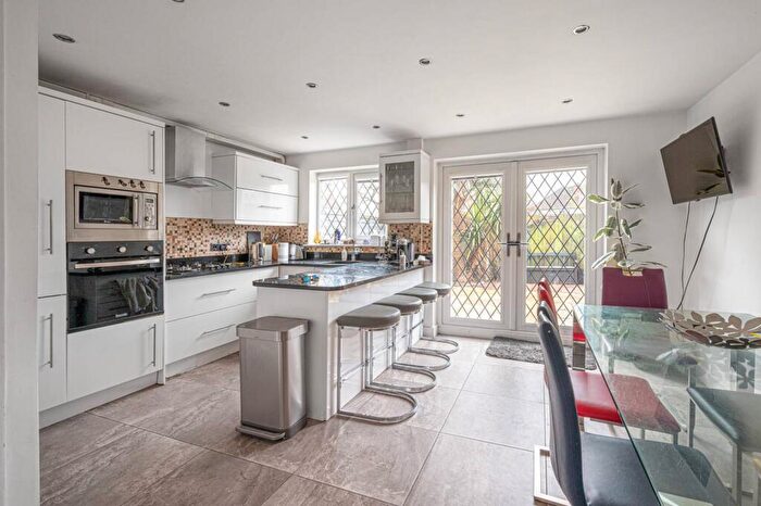 4 Bedroom House To Rent In Finchley Park, North Finchley, London, N12