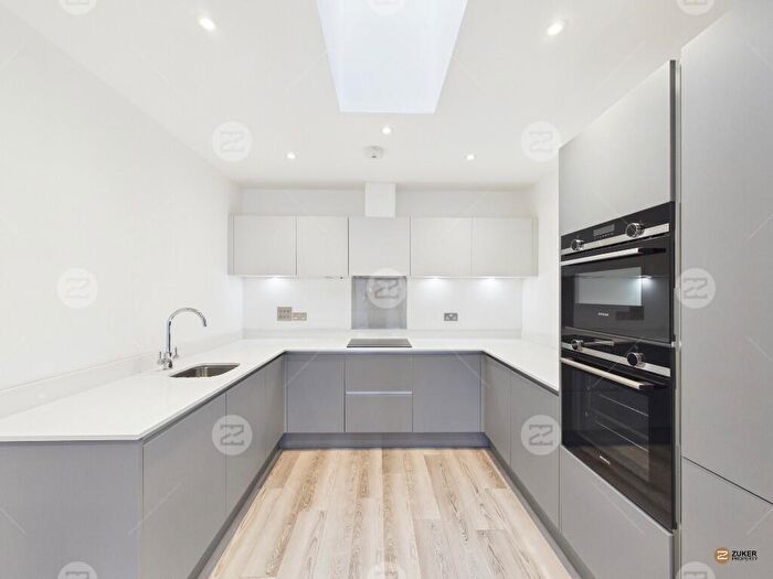 2 Bedroom Flat For Sale In Foxley Lane, Purley, Croydon, London, CR8