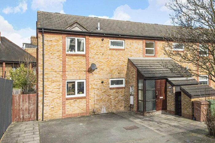 1 Bedroom Flat To Rent In Ferris Road, East Dulwich, SE22