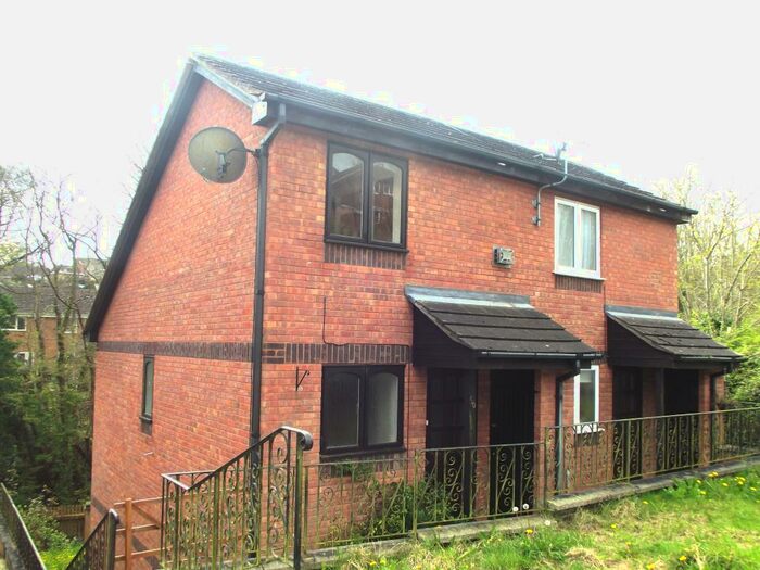 2 Bedroom House To Rent In Linnet Close, Pennsylvania, EX4