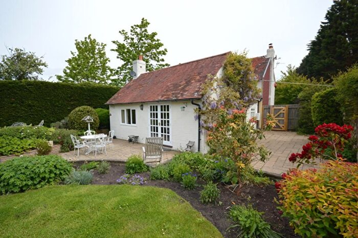 4 Bedroom Cottage To Rent In Chequers Green, Lymington, Hampshire, SO41