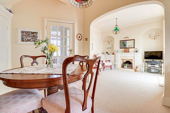 3 Bedroom Semi-Detached House For Sale In Western Road, Leigh-On-Sea, SS9