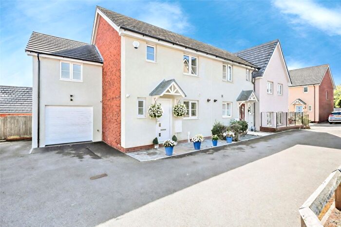 4 Bedroom End Of Terrace House For Sale In Triumph Place, Teignmouth, Devon, TQ14