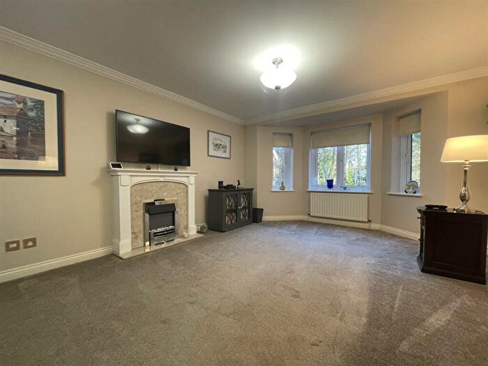 1 Bedroom Flat To Rent In Lefroy Park, Fleet, GU51