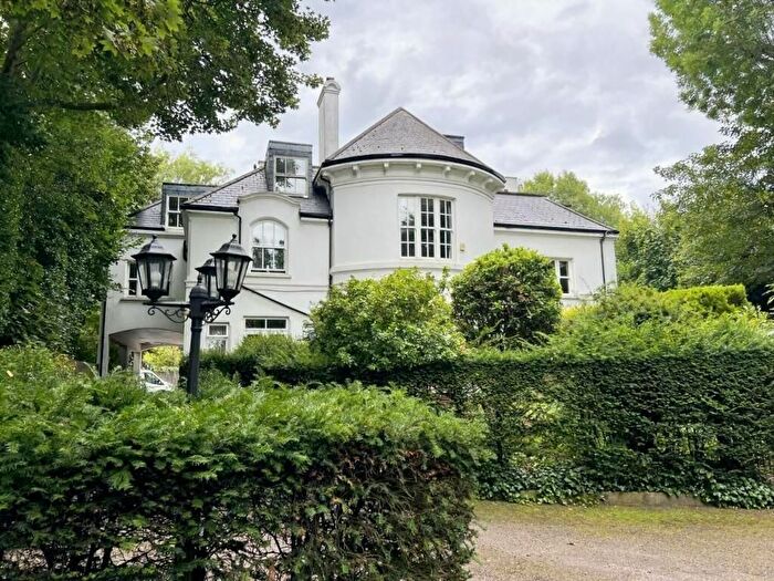 3 Bedroom Flat To Rent In West Hill, Harrow, HA2