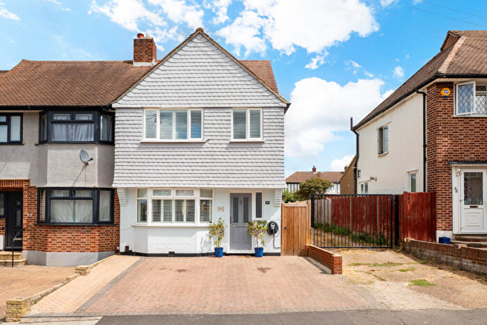 4 Bedroom End Of Terrace House For Sale In Kingsbridge Road, Morden, SM4