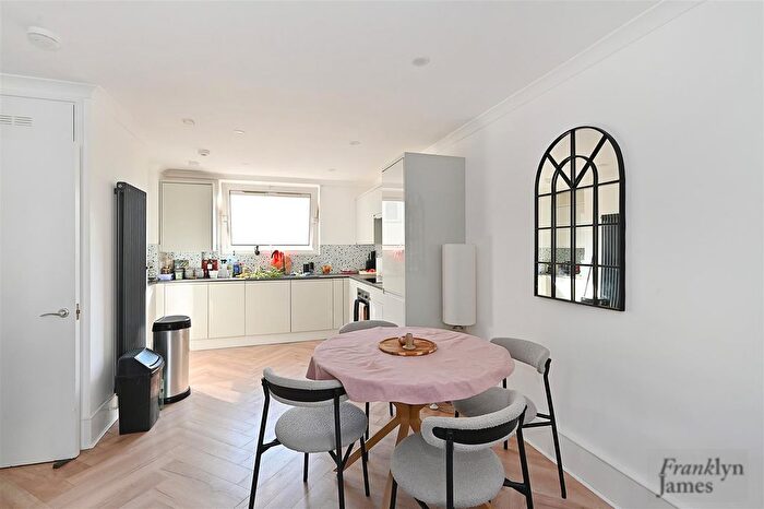3 Bedroom Flat To Rent In Barleycorn Way, London, E14