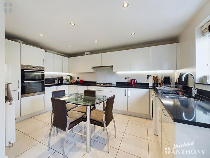 5 Bedroom Detached House For Sale In Ruby Crescent, Aylesbury, HP18