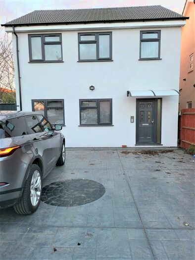 5 Bedroom Detached House To Rent In Windsor Road, Maidenhead, Berkshire SL6