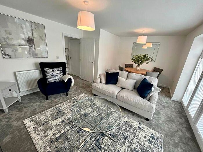 2 Bedroom Flat To Rent In Royal Crescent, Kings Hill, ME19