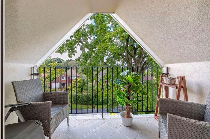 2 Bedroom Flat For Sale In Beacon Gardens, Crowborough, TN6