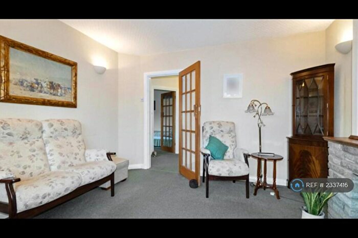 2 Bedroom Bungalow To Rent In Milton Avenue, Barnet, EN5