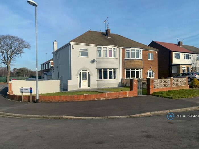 3 Bedroom Semi-Detached House To Rent In Primley Park View, Leeds, LS17