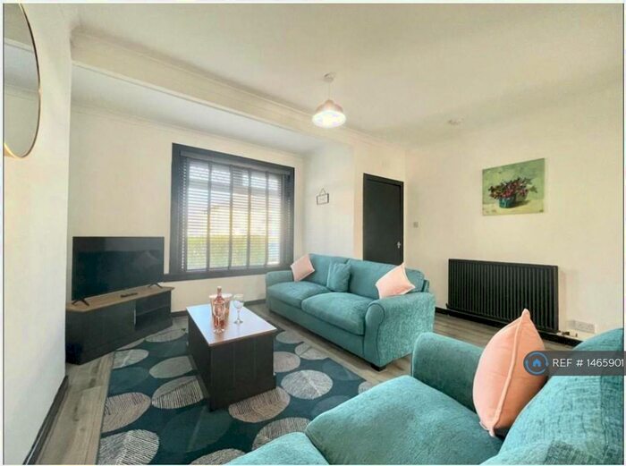 3 Bedroom Terraced House To Rent In Dyke Road, Glasgow, G13