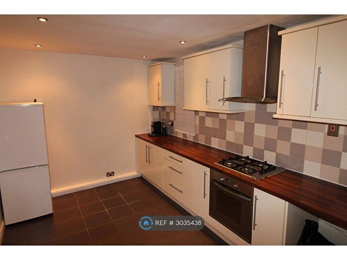 3 Bedroom Semi Detached House To Rent In Monkspring, Barnsley, S70
