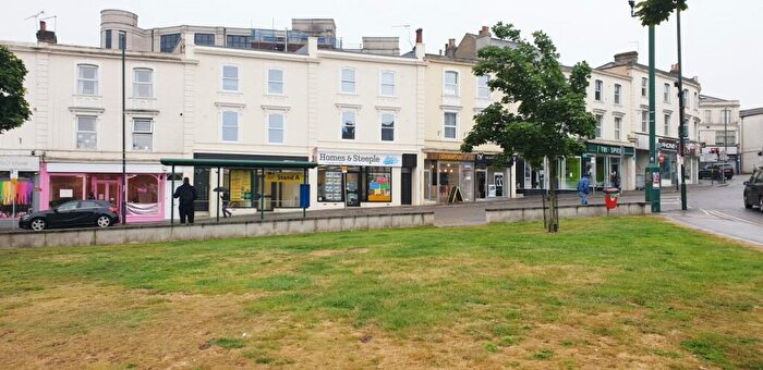 2 Bedroom Flat To Rent In The Triangle, Bournemouth, BH2