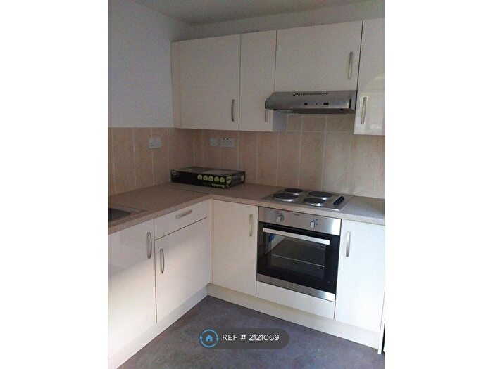 Studio To Rent In Chestnut Court, London, SW16