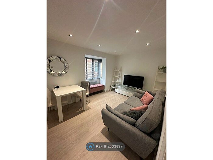 1 Bedroom Flat To Rent In Chingford, London, E4