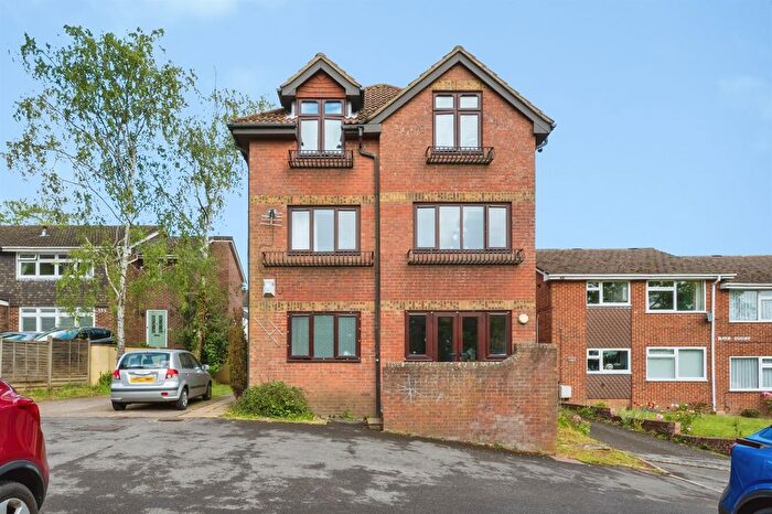 2 Bedroom Flat For Sale In Bitterne Road East, Southampton, SO18