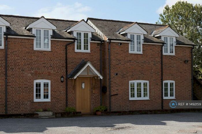 1 Bedroom Flat To Rent In Rear (Behind Melita's Boutique), Chobham, Woking, GU24