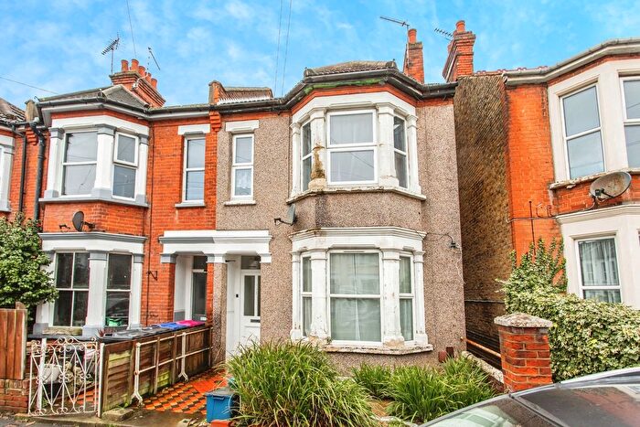 2 Bedroom Flat For Sale In Stromness Road, Southend-On-Sea, Essex, SS2