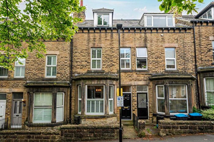 4 Bedroom Terraced House For Sale In Glebe Avenue, Harrogate, HG2