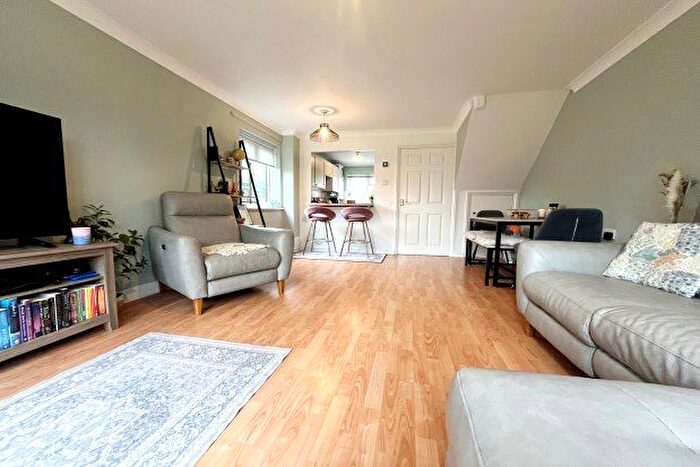 2 Bedroom Semi-Detached House To Rent In River Park View, Orpington, BR6
