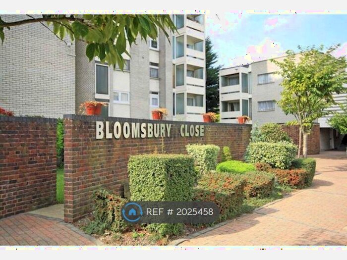 3 Bedroom Flat To Rent In Bloosmsbury Close, London Ealing, W5