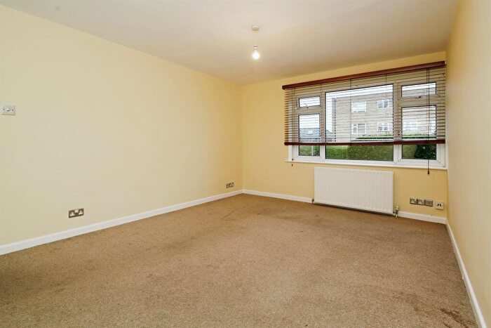 2 Bedroom Apartment For Sale In Wilbury Crescent, Hove, BN3