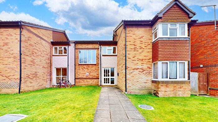 1 Bedroom Flat To Rent In Wheatsheaf Close, Northolt, UB5