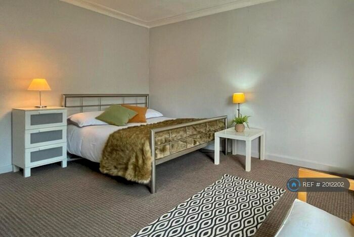 Studio To Rent In Hawksworth Grove, Leeds, LS5