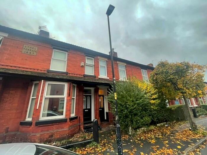 5 Bedroom Private Hall To Rent In Mabfield Road, Manchester, M14
