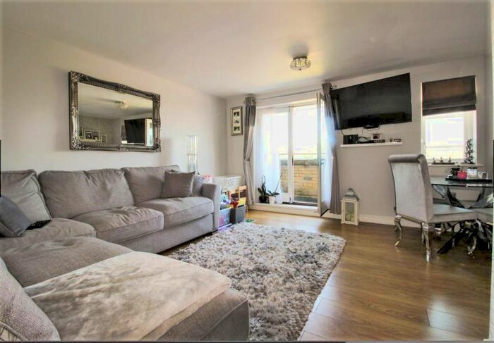 2 Bedroom Flat To Rent In Hogg Lane, Grays, RM17