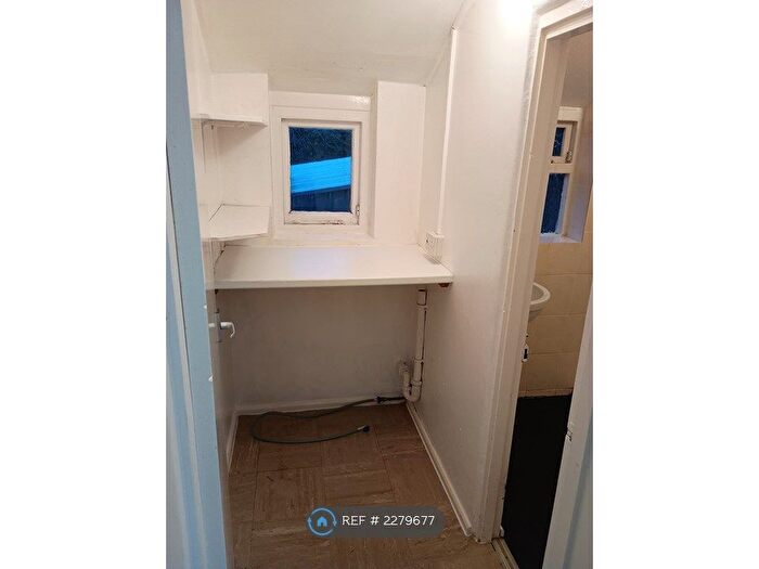 3 Bedroom Semi-Detached House To Rent In Milland Rd, Winchester, SO23