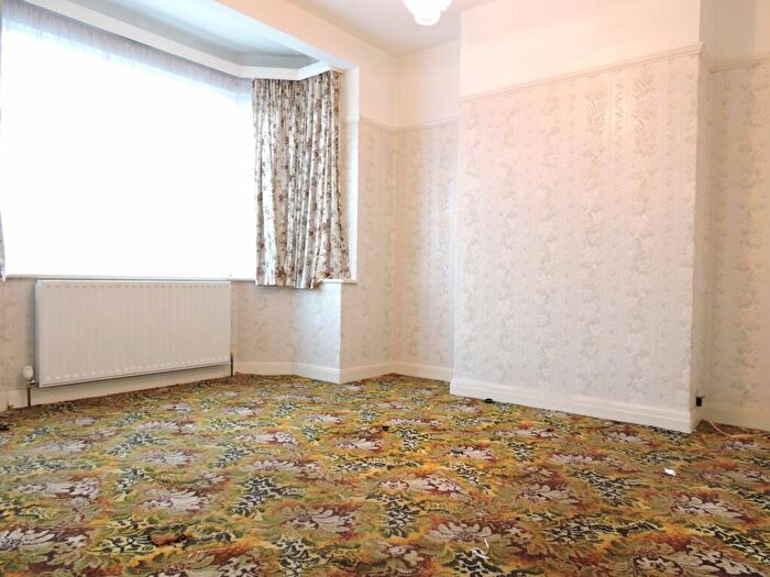 3 Bedroom Terraced House For Sale In Southfield Road, Waltham Cross, EN8