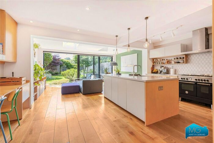 4 Bedroom Semi-Detached House To Rent In Mayfield Avenue, Southgate, London, N14