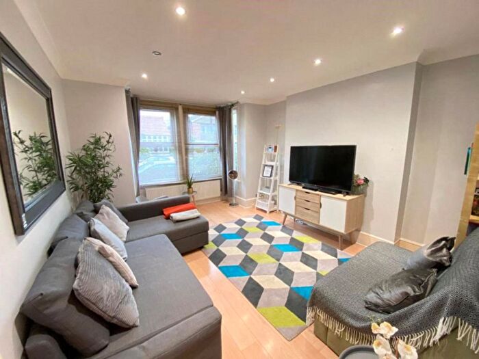 2 Bedroom Flat To Rent In Swinburne Avenue, Broadstairs, CT10
