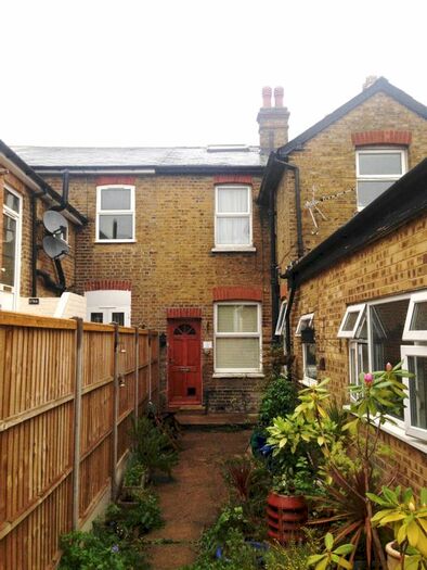 1 Bedroom Flat To Rent In Chesterfield Road, Ashford, TW15