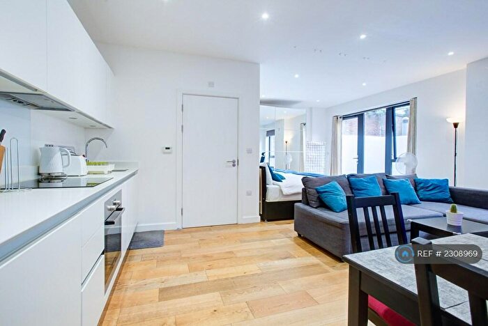 Studio To Rent In Waleorde Road, London, SE17
