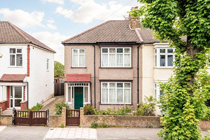 3 Bedroom Semi-Detached House For Sale In Dallinger Road, London, SE12