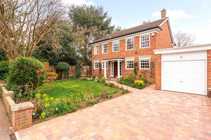 4 Bedroom Detached House For Sale In Ison Close, Biddenham, Bedfordshire, MK40