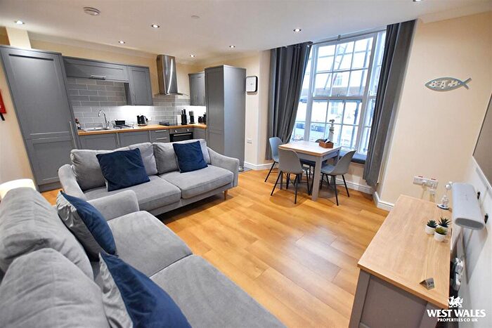 3 Bedroom Apartment For Sale In Tudor Square, Tenby, SA70