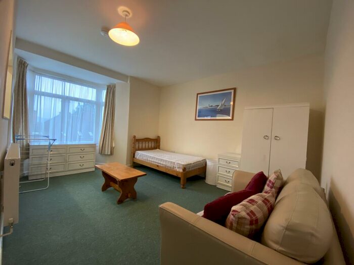1 Bedroom Flat To Rent In Brandize Park, Okehampton, Devon, EX20