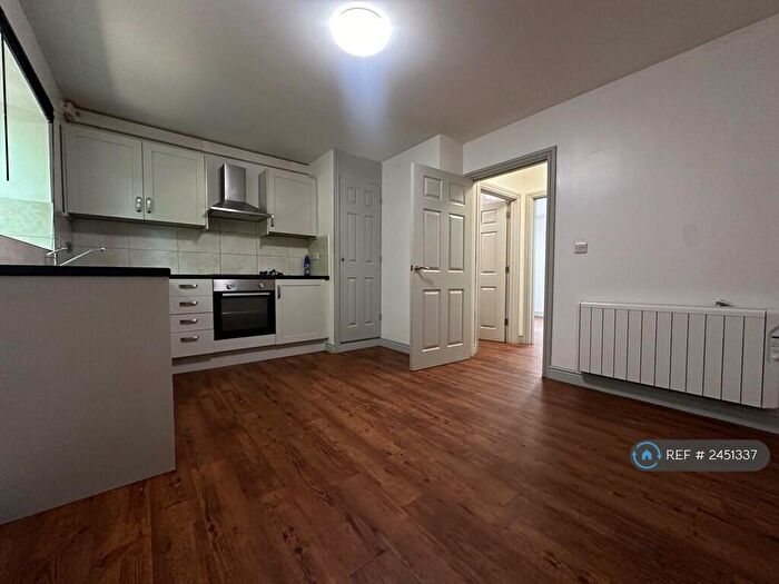 1 Bedroom Flat To Rent In Cattell Road, Warwick, CV34