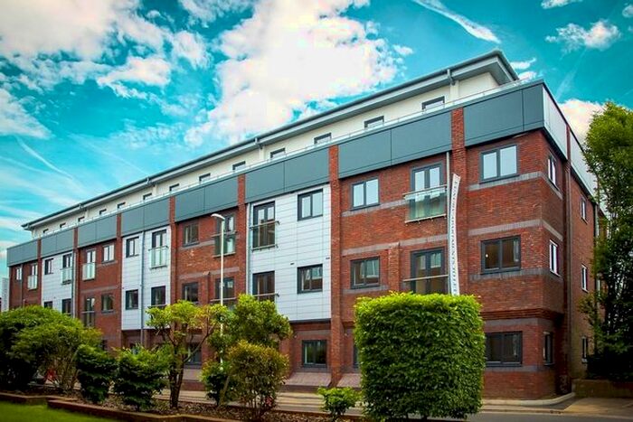 2 Bedroom Flat To Rent In Cantelupe Road, East Grinstead, RH19