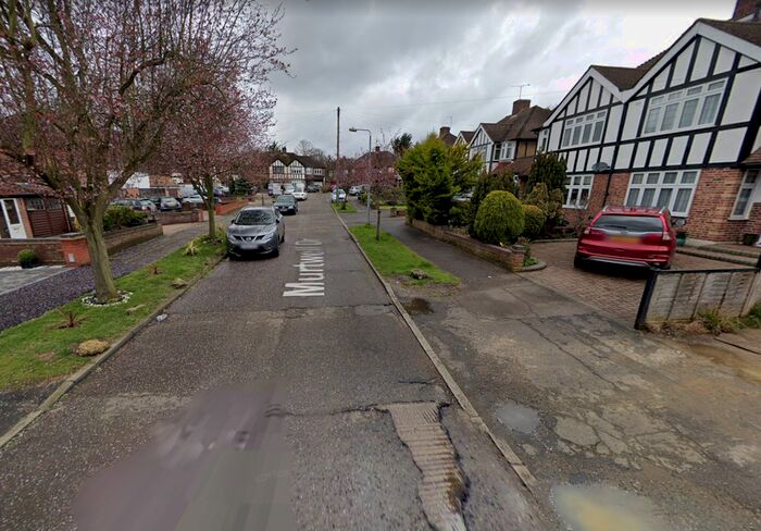 5 Bedroom Semi-Detached House To Rent In Murtwell Drive, Chigwell IG7