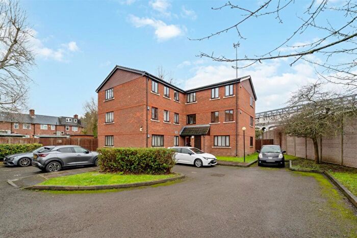 1 Bedroom House For Sale In Birchwood Close, Morden, SM4