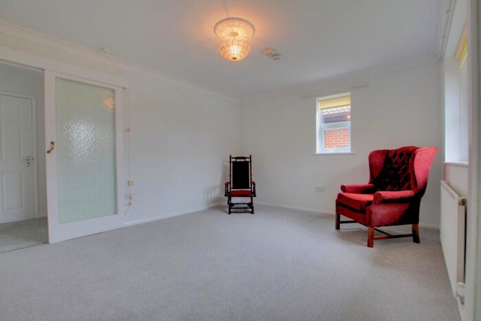 2 Bedroom Bungalow For Sale In Rookwood View, Denmead, PO7