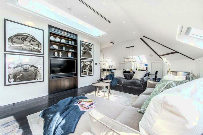3 Bedroom Apartment For Sale In Fulham Road, Chelsea, London, SW10