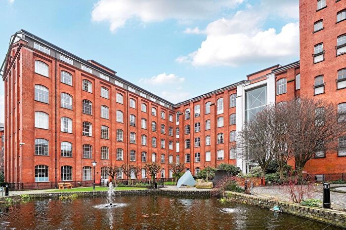 2 Bedroom Apartment For Sale In Lexington Building, Bow Quarter, E3